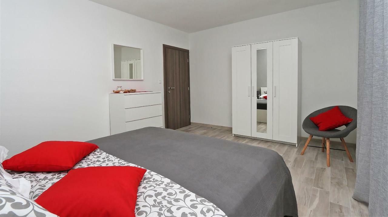 Modern Apartments Iva Макарска Экстерьер фото