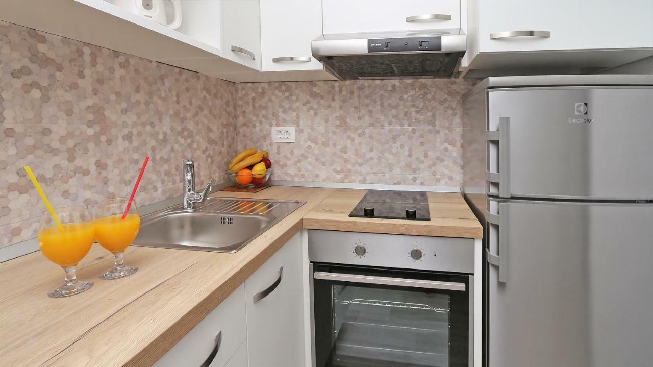 Modern Apartments Iva Макарска Экстерьер фото
