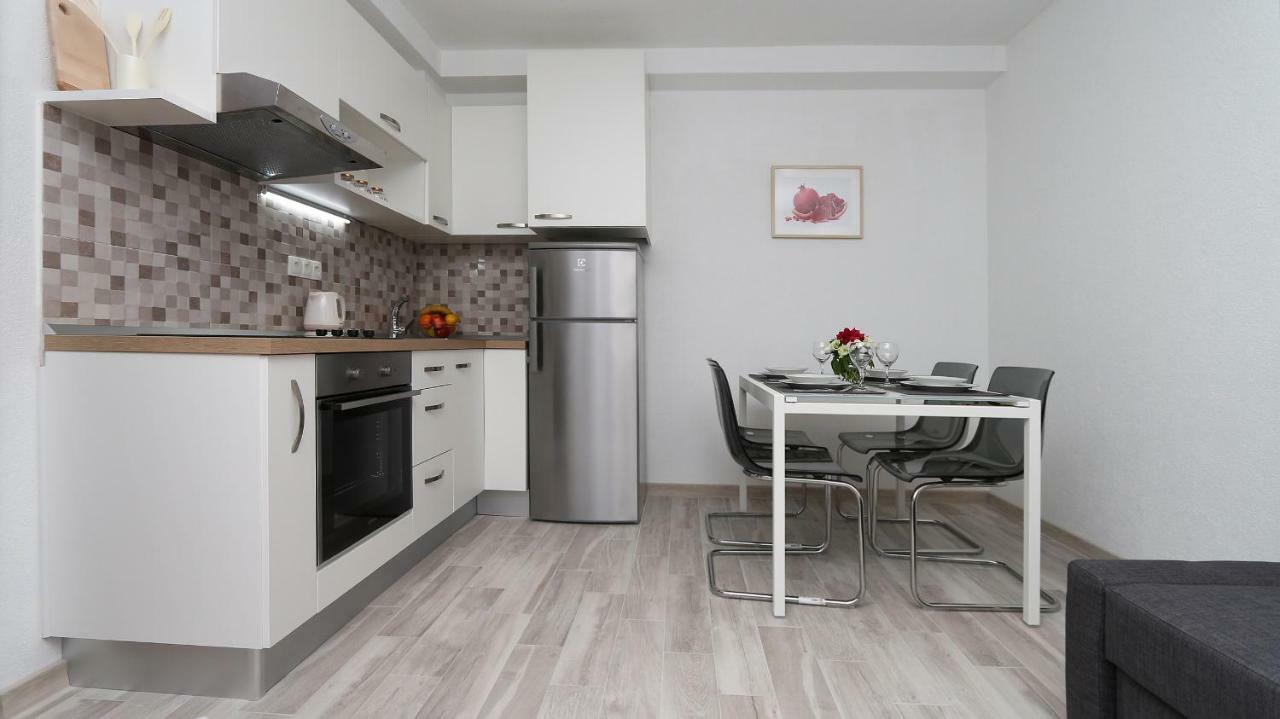 Modern Apartments Iva Макарска Экстерьер фото