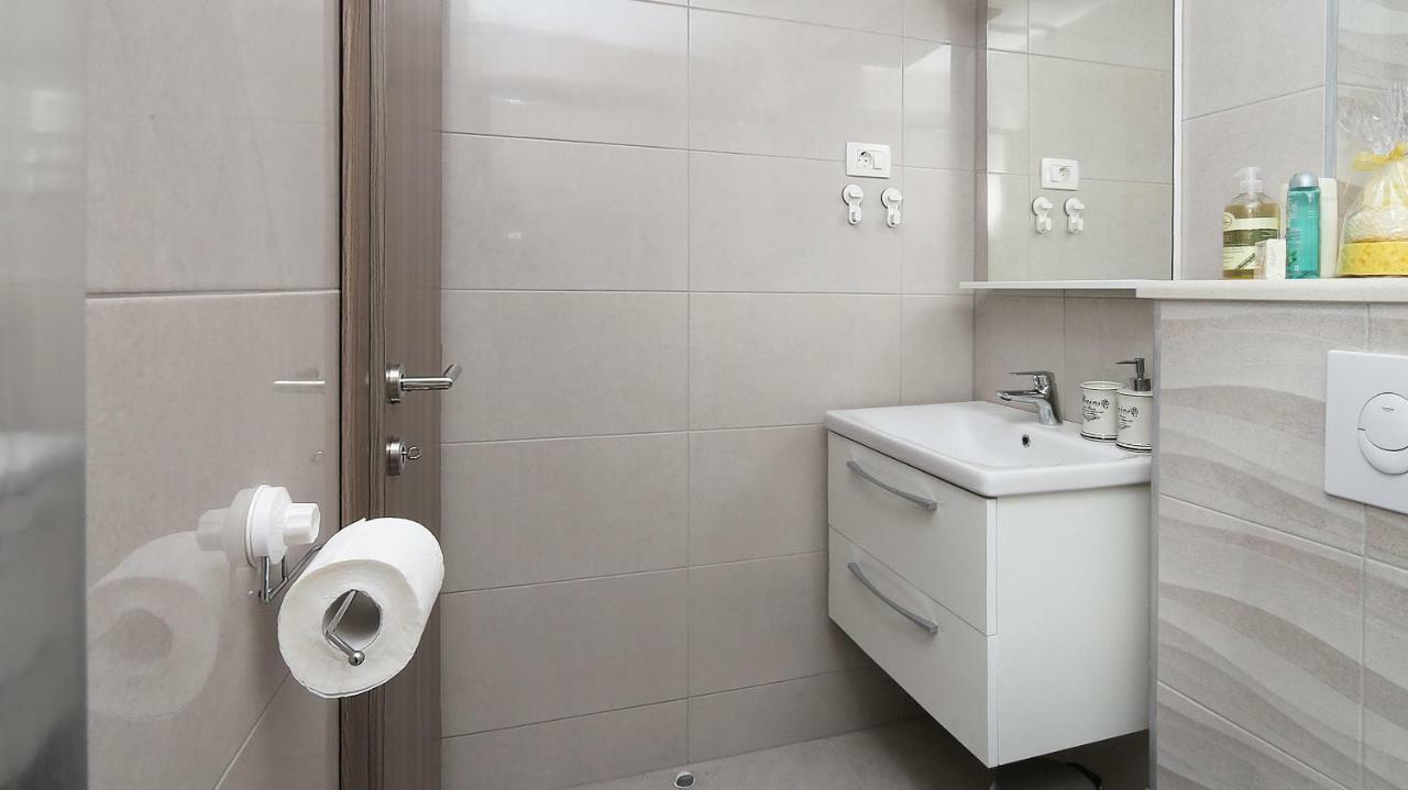Modern Apartments Iva Макарска Экстерьер фото