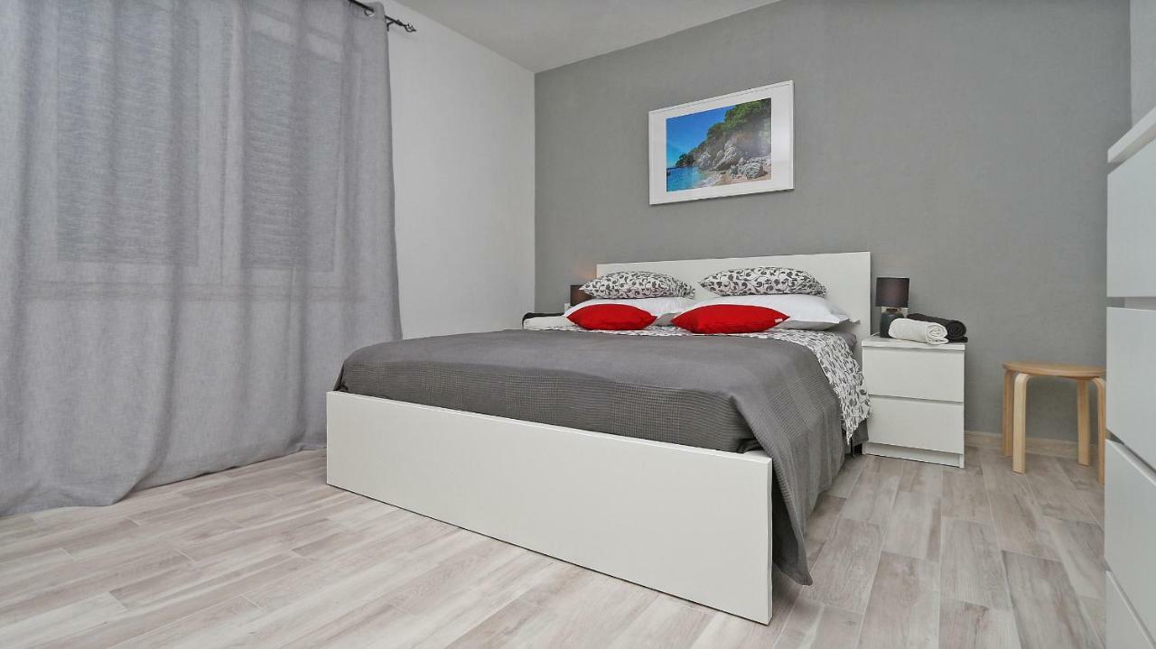 Modern Apartments Iva Макарска Экстерьер фото