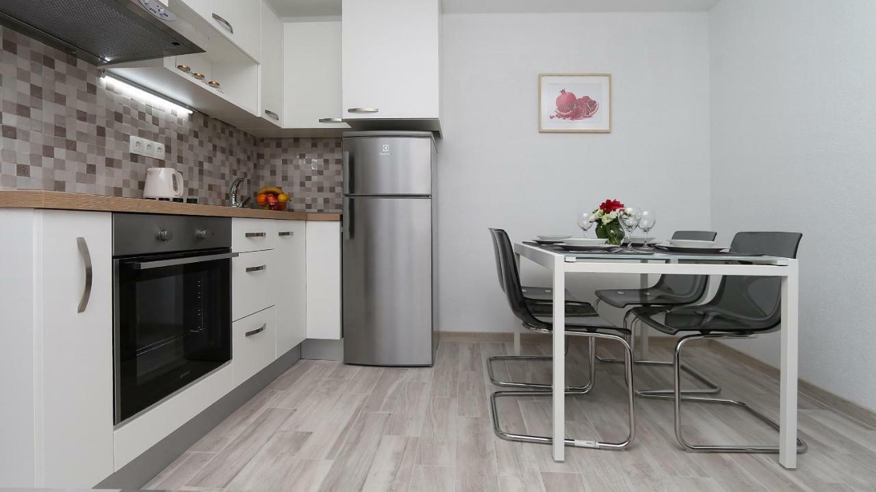 Modern Apartments Iva Макарска Экстерьер фото