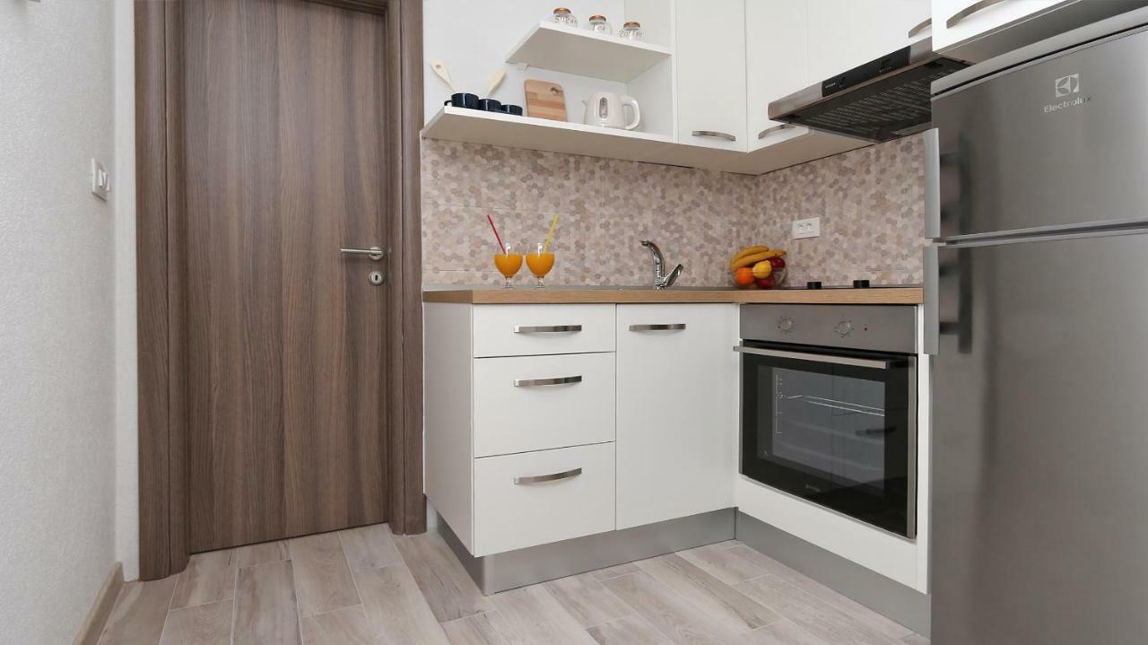 Modern Apartments Iva Макарска Экстерьер фото
