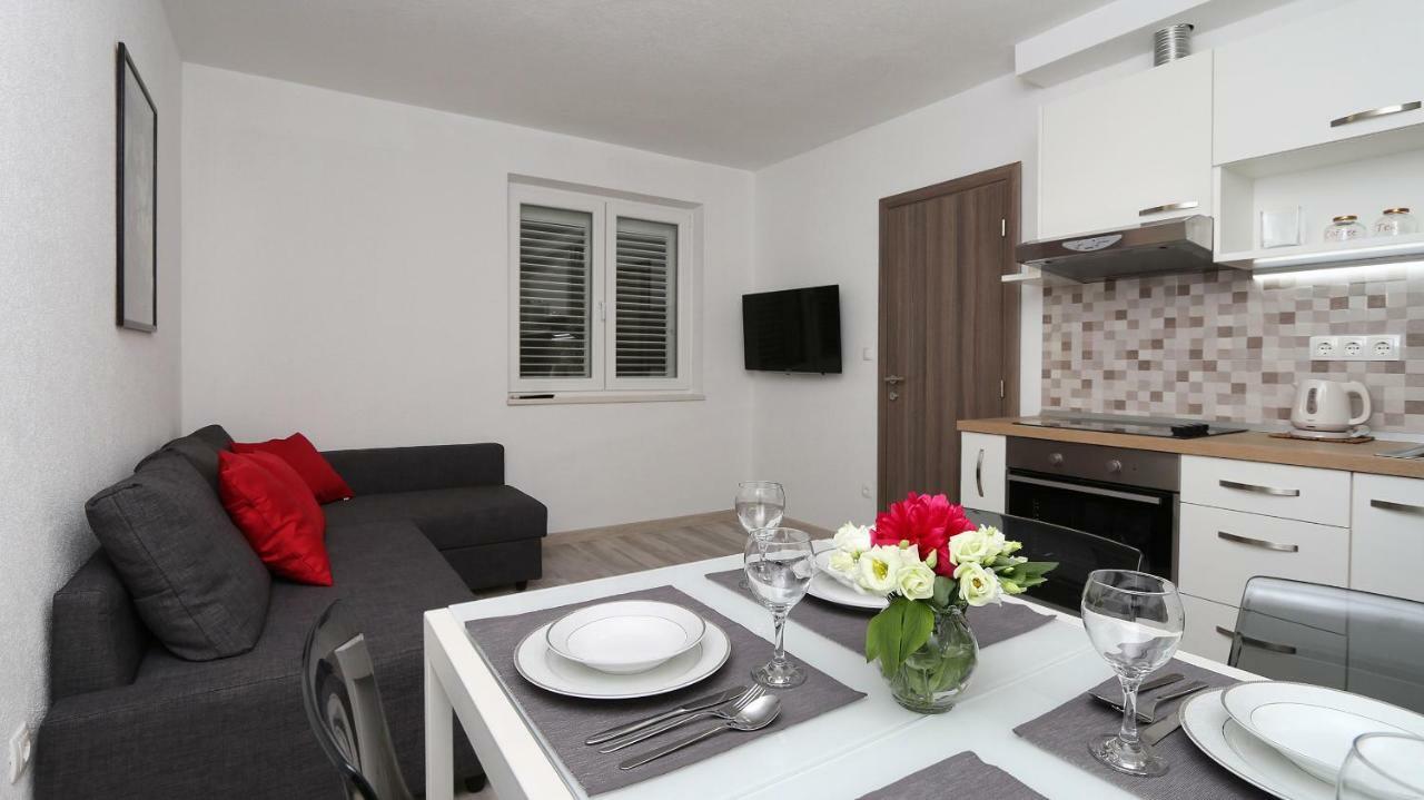 Modern Apartments Iva Макарска Экстерьер фото